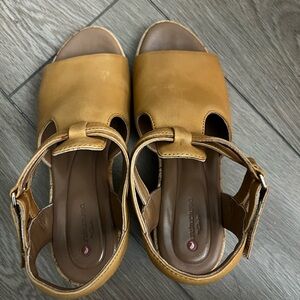 Clarks Women's Tan Leather Sandals